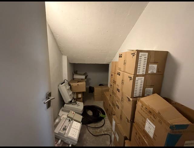 519M² WAREHOUSE TO LET IN STIKLAND INDUSTRIAL